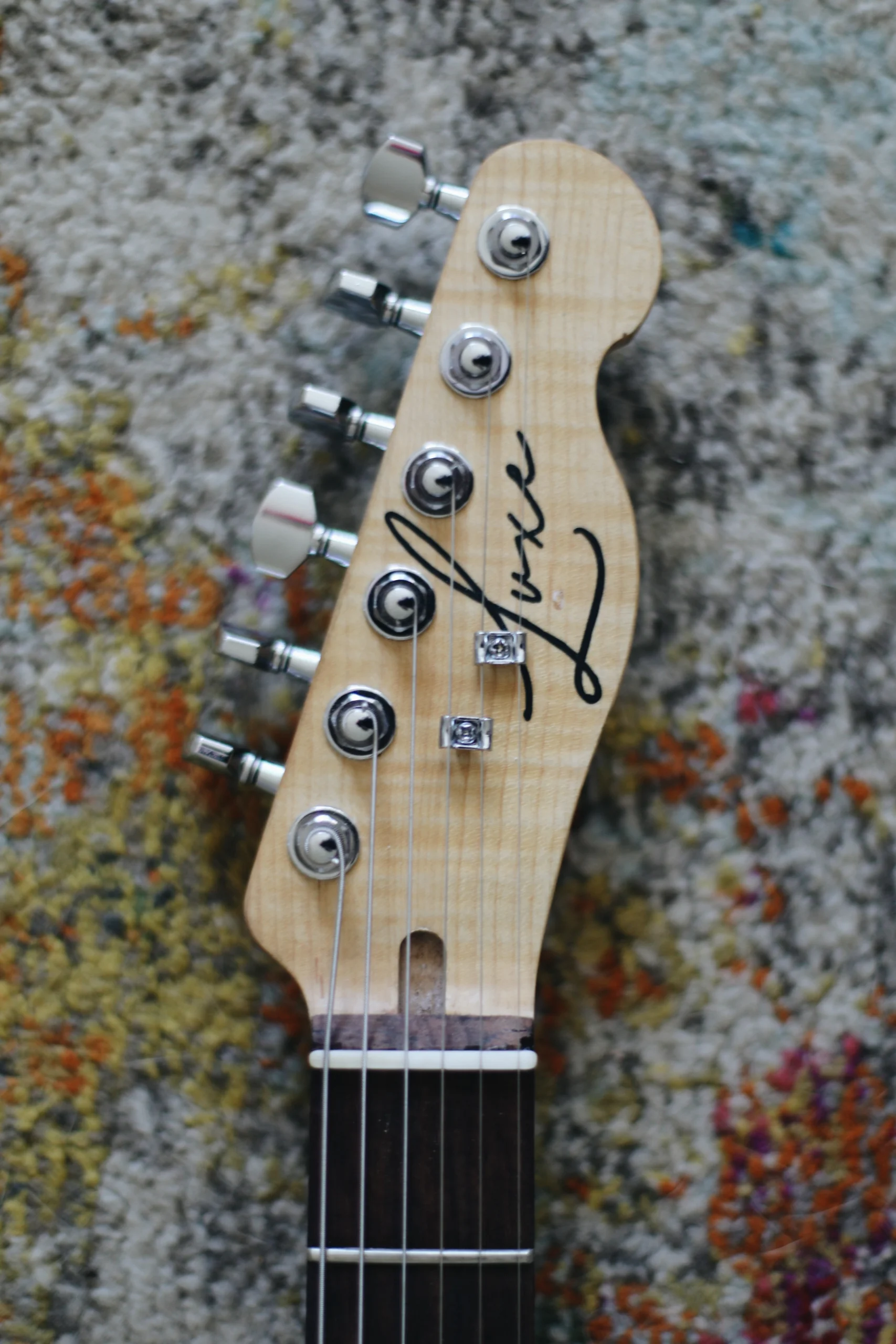 Clarus AS | Tobacco Burst — detail